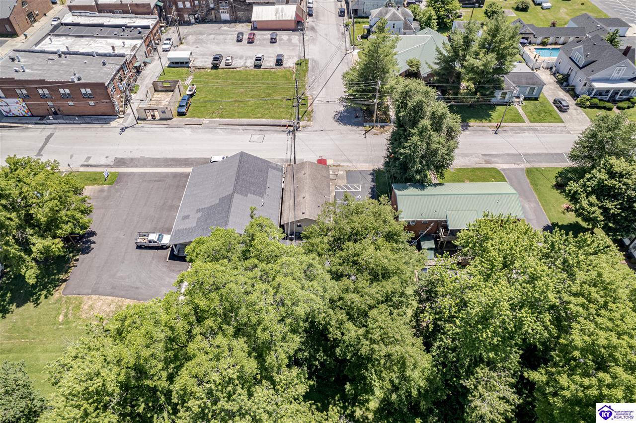 Listing Picture 123 W Water Street Hodgenville, KY 42748 MLS HK24004501