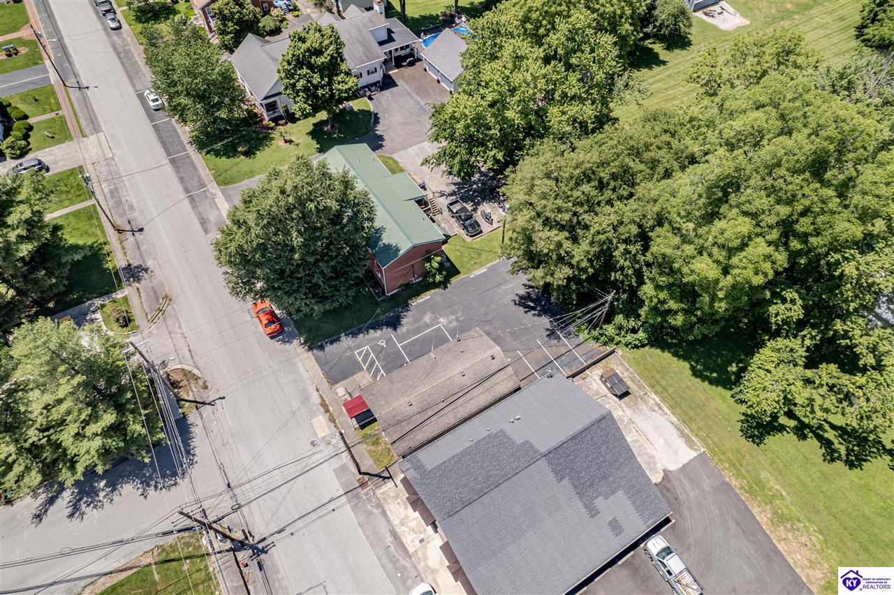 Listing Picture 123 W Water Street Hodgenville, KY 42748 MLS HK24004501