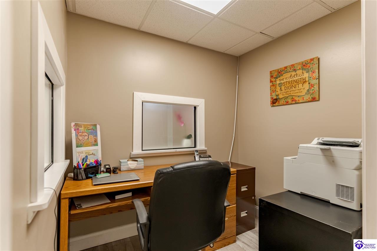 Listing Picture 123 W Water Street Hodgenville, KY 42748 MLS HK24004501