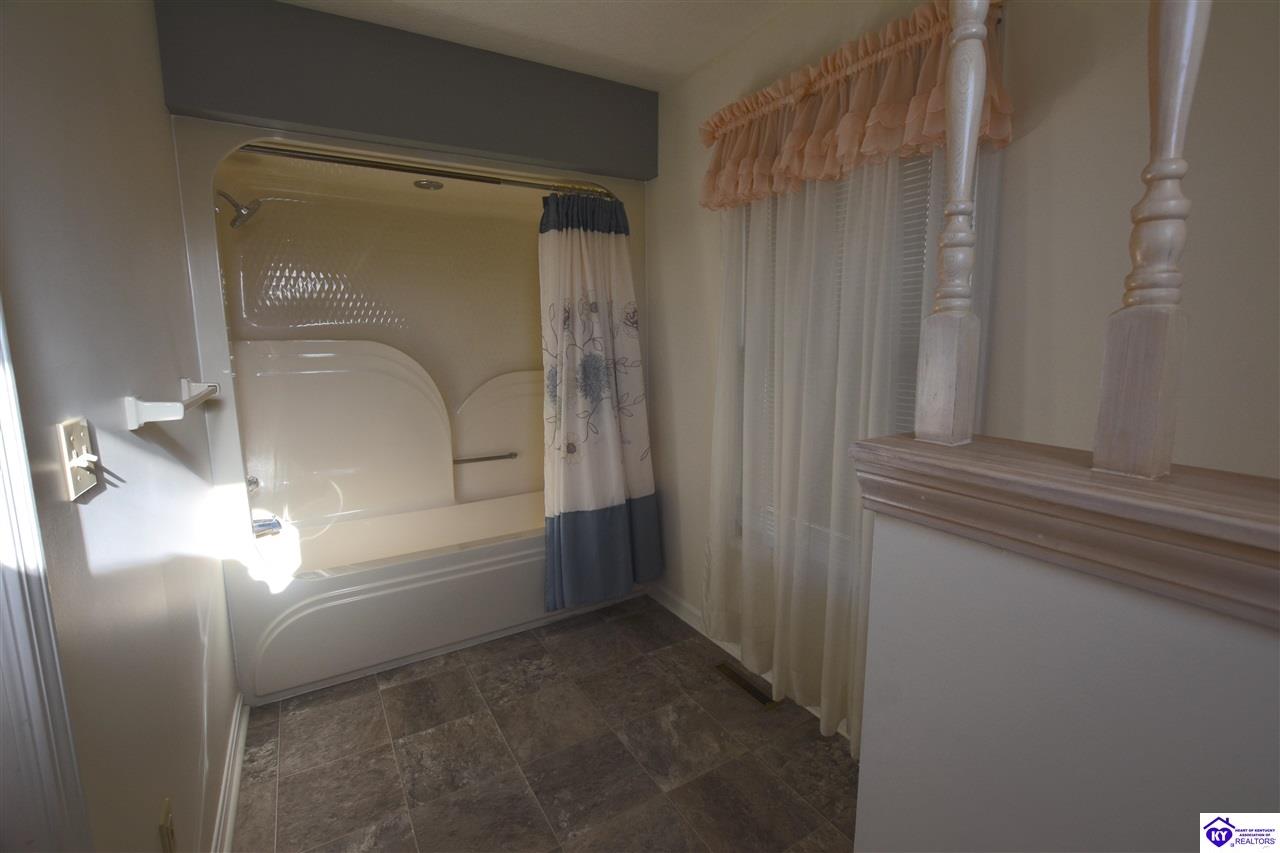 Listing Picture 110 Thomas Street Elizabethtown, KY 42701 MLS HK24004729