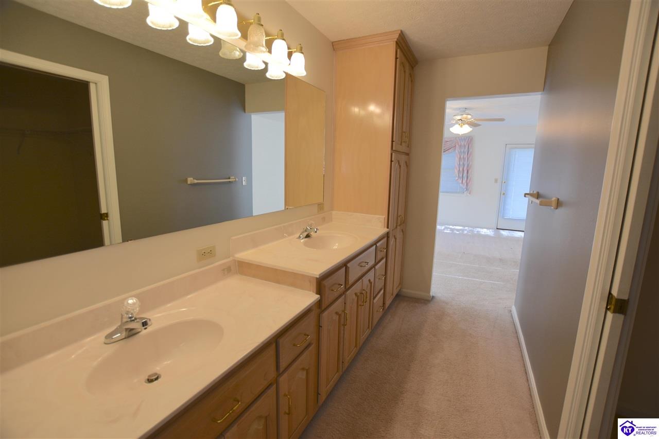 Listing Picture 110 Thomas Street Elizabethtown, KY 42701 MLS HK24004729