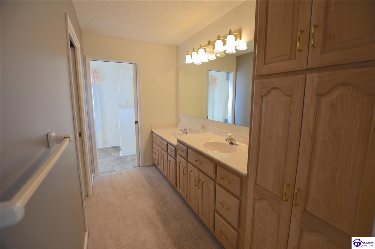 Listing Picture 110 Thomas Street Elizabethtown, KY 42701 MLS HK24004729