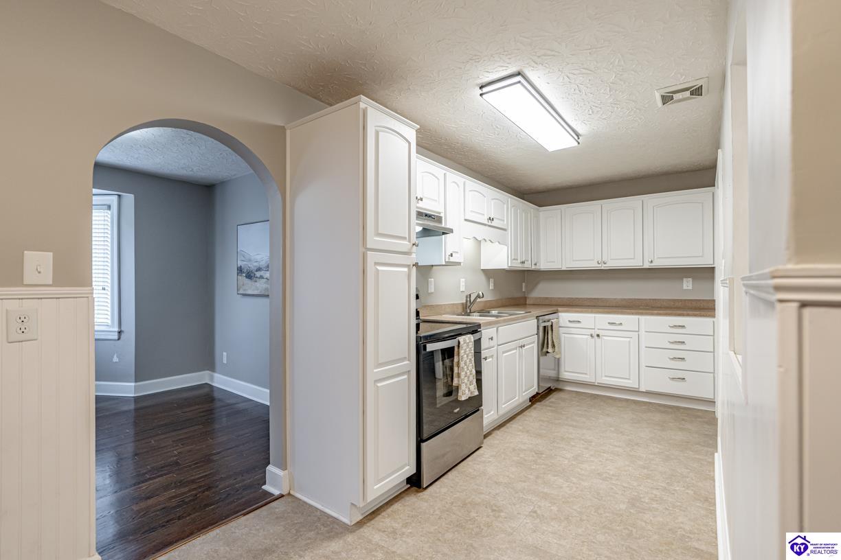 Listing Picture 208 Peachtree Street Elizabethtown, KY 42701 MLS HK24004750