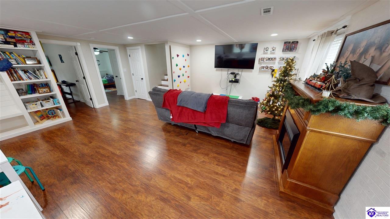 Listing Picture 146 Pleasant Colony Drive Elizabethtown, KY 42701 MLS HK24004768