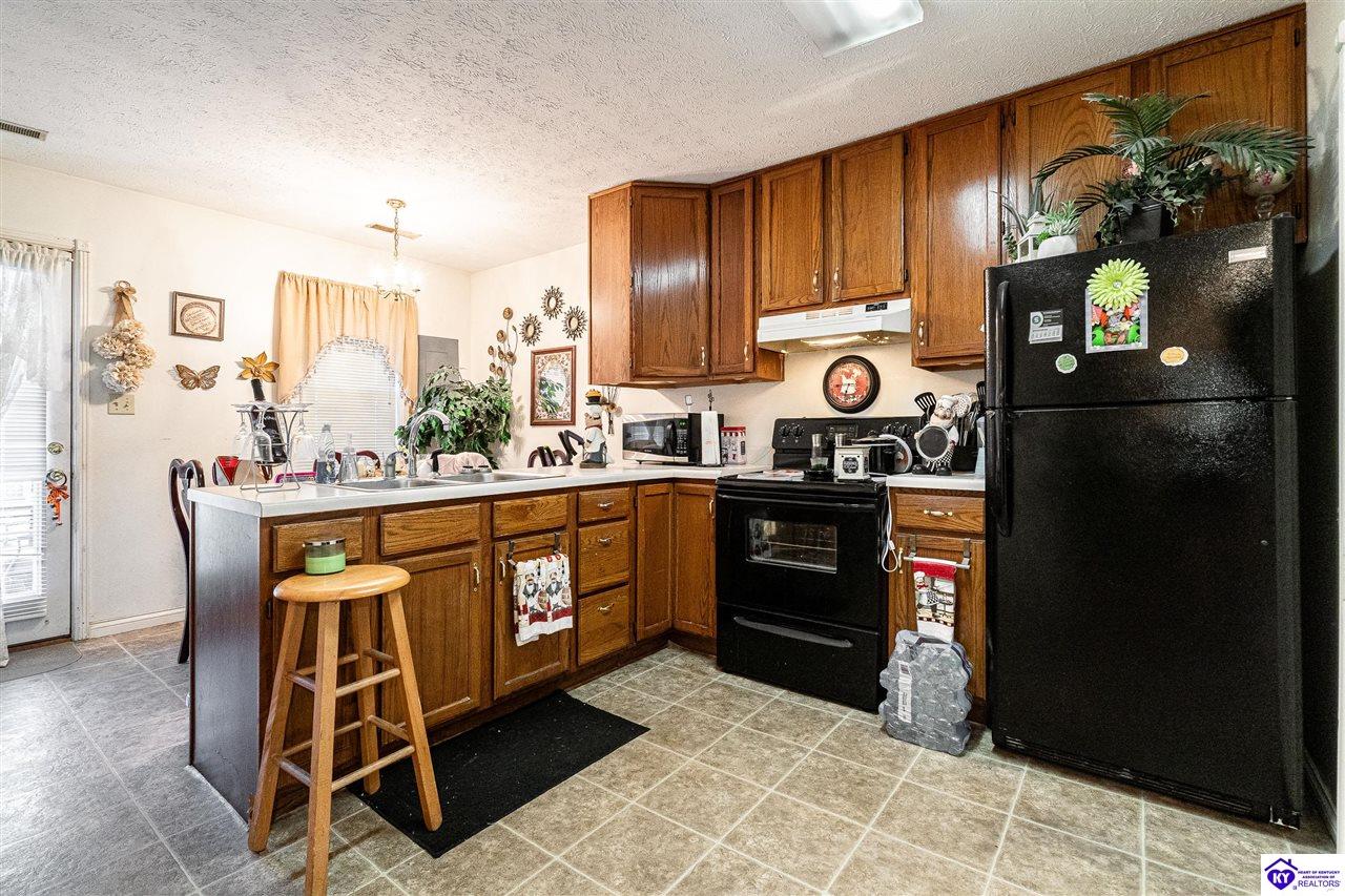 Listing Picture 2127/2125 S Dixie Highway Munfordville, KY 42765 MLS HK25000019