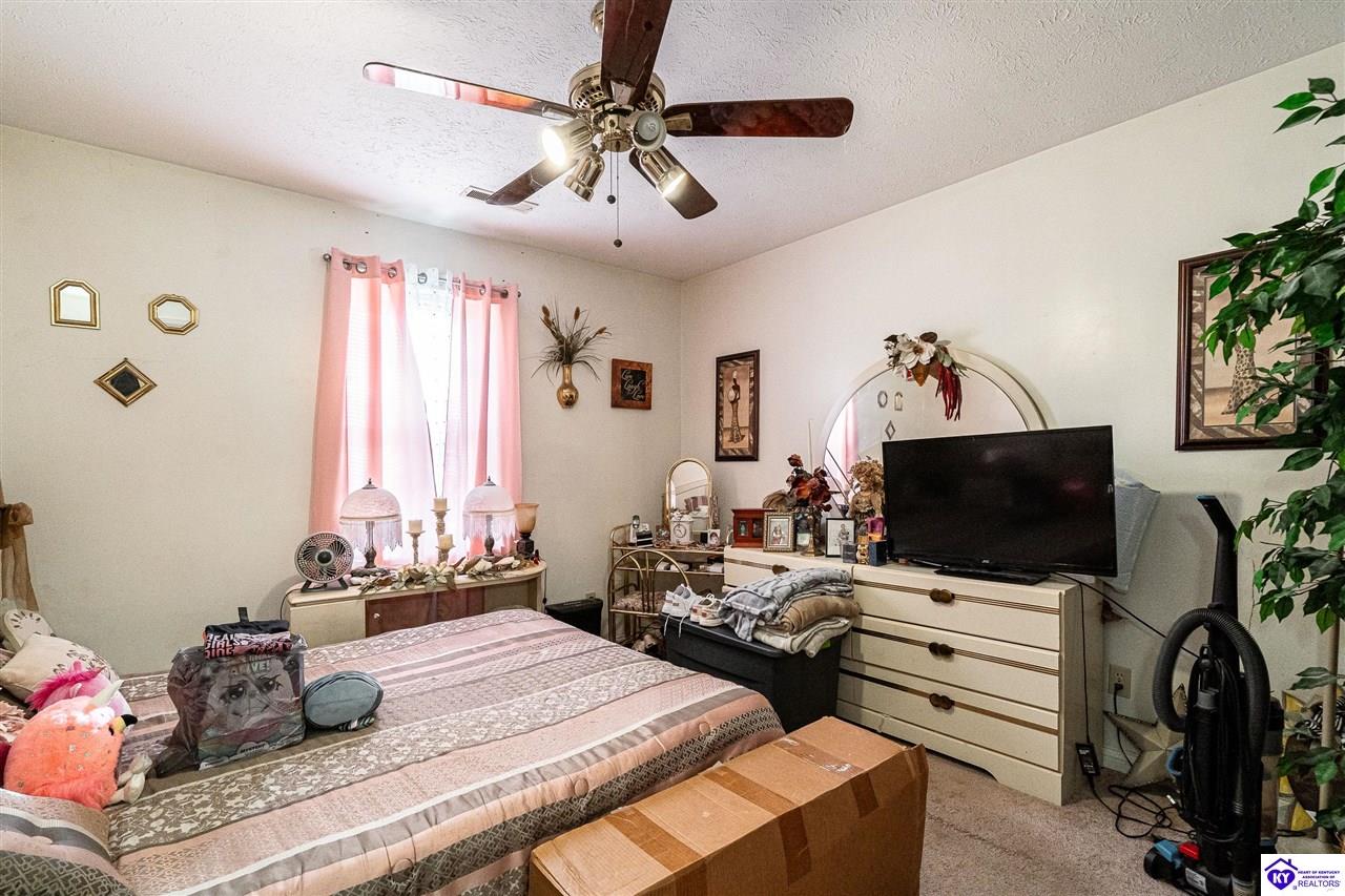 Listing Picture 2127/2125 S Dixie Highway Munfordville, KY 42765 MLS HK25000019