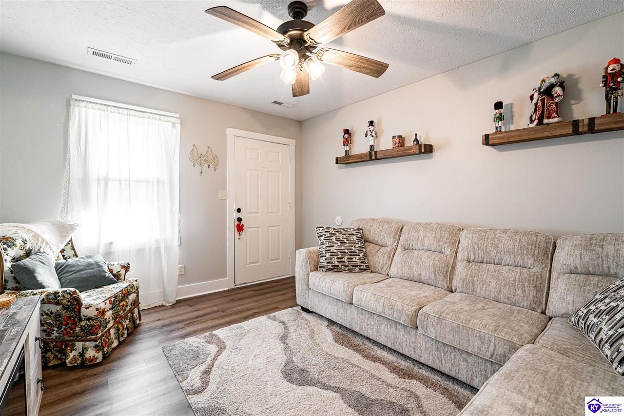 Listing Picture 2127/2125 S Dixie Highway Munfordville, KY 42765 MLS HK25000019