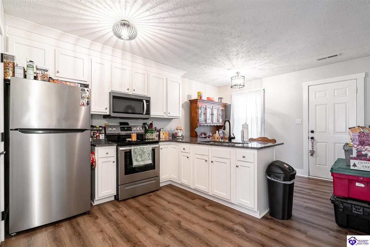 Listing Picture 2127/2125 S Dixie Highway Munfordville, KY 42765 MLS HK25000019