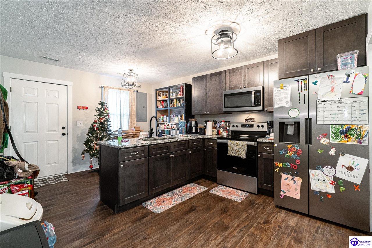 Listing Picture 2107/2105 S Dixie Highway Munfordville, KY 42765 MLS HK25000020