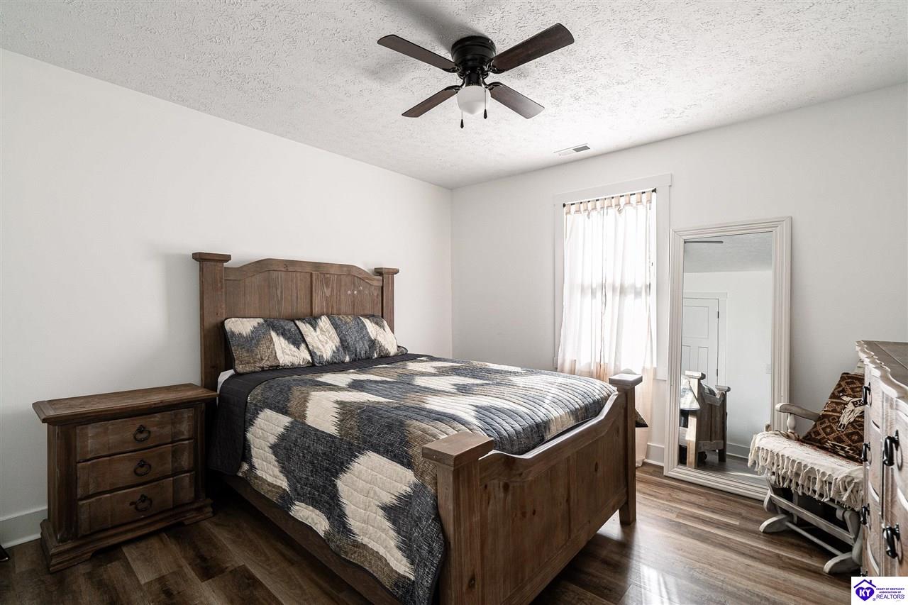 Listing Picture 2111/2109 S Dixie Highway Munfordville, KY 42765 MLS HK25000021