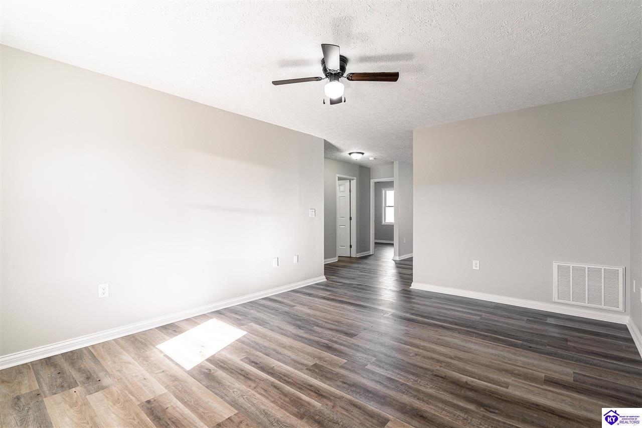 Listing Picture 2111/2109 S Dixie Highway Munfordville, KY 42765 MLS HK25000021