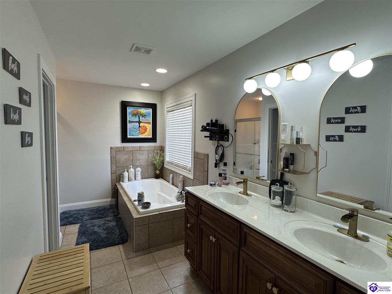 Listing Picture 41 Village Drive Columbia, KY 42728 MLS HK25000030