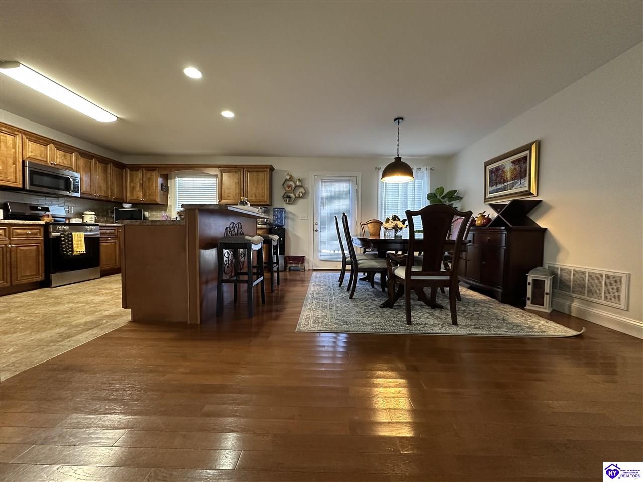 Listing Picture 41 Village Drive Columbia, KY 42728 MLS HK25000030