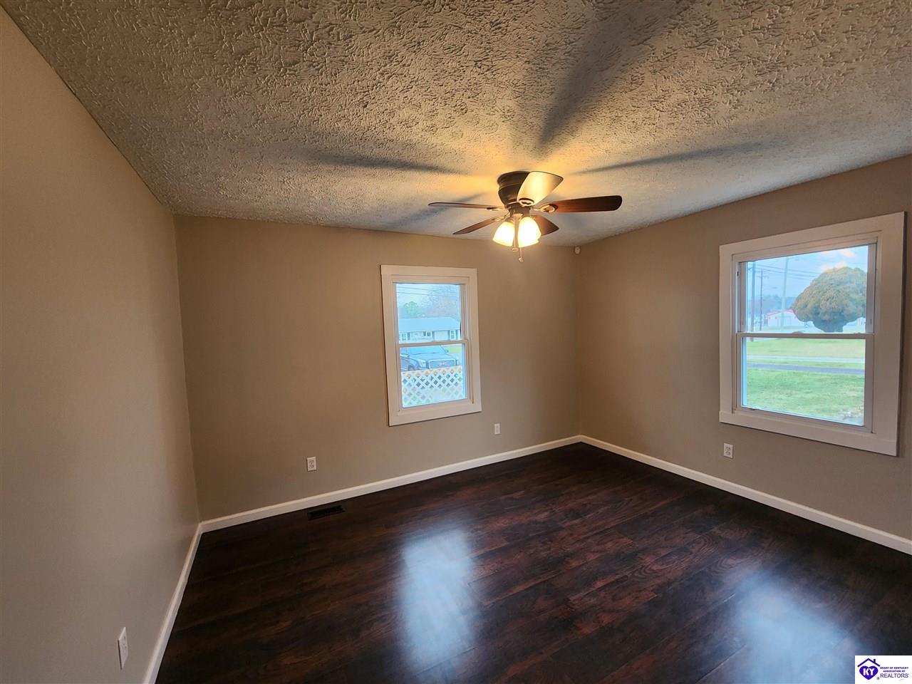 Listing Picture 809 Hawkins Drive Elizabethtown, KY 42701 MLS HK25000037