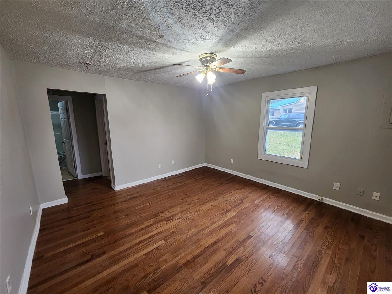 Listing Picture 809 Hawkins Drive Elizabethtown, KY 42701 MLS HK25000037