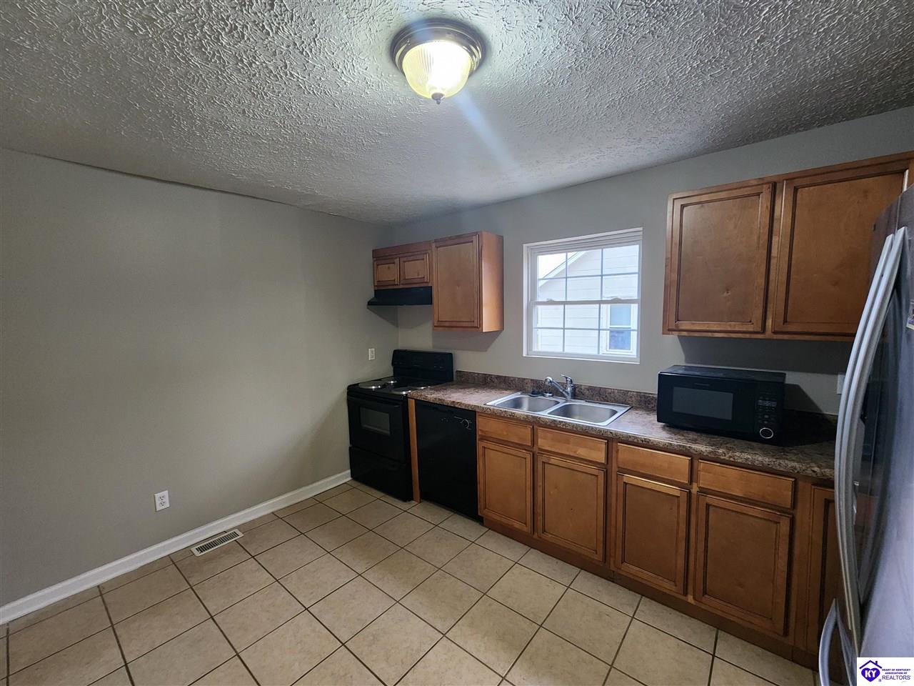 Listing Picture 809 Hawkins Drive Elizabethtown, KY 42701 MLS HK25000037