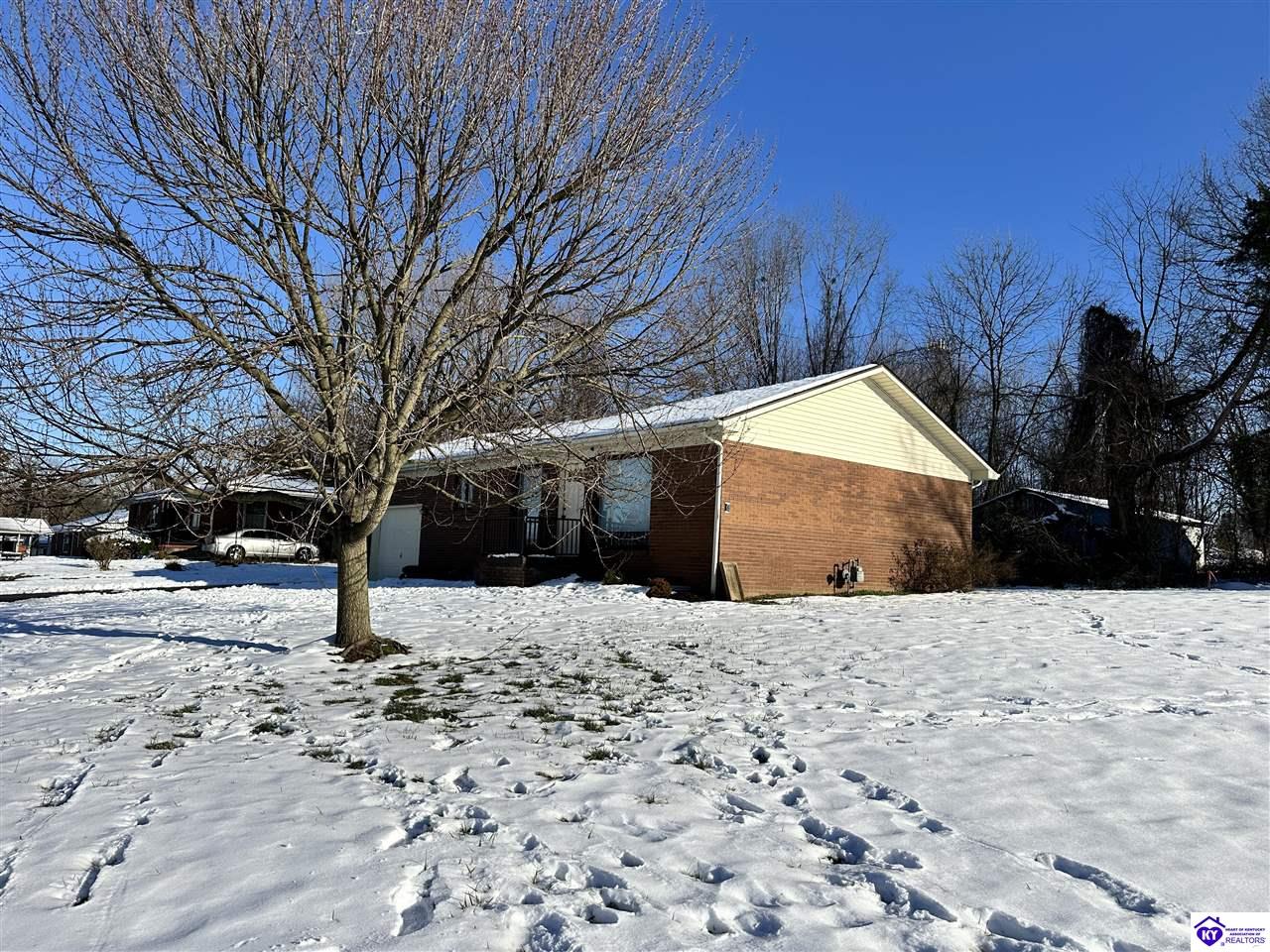 Listing Picture 305 Grant Street Campbellsville, KY 42718 MLS HK25000119