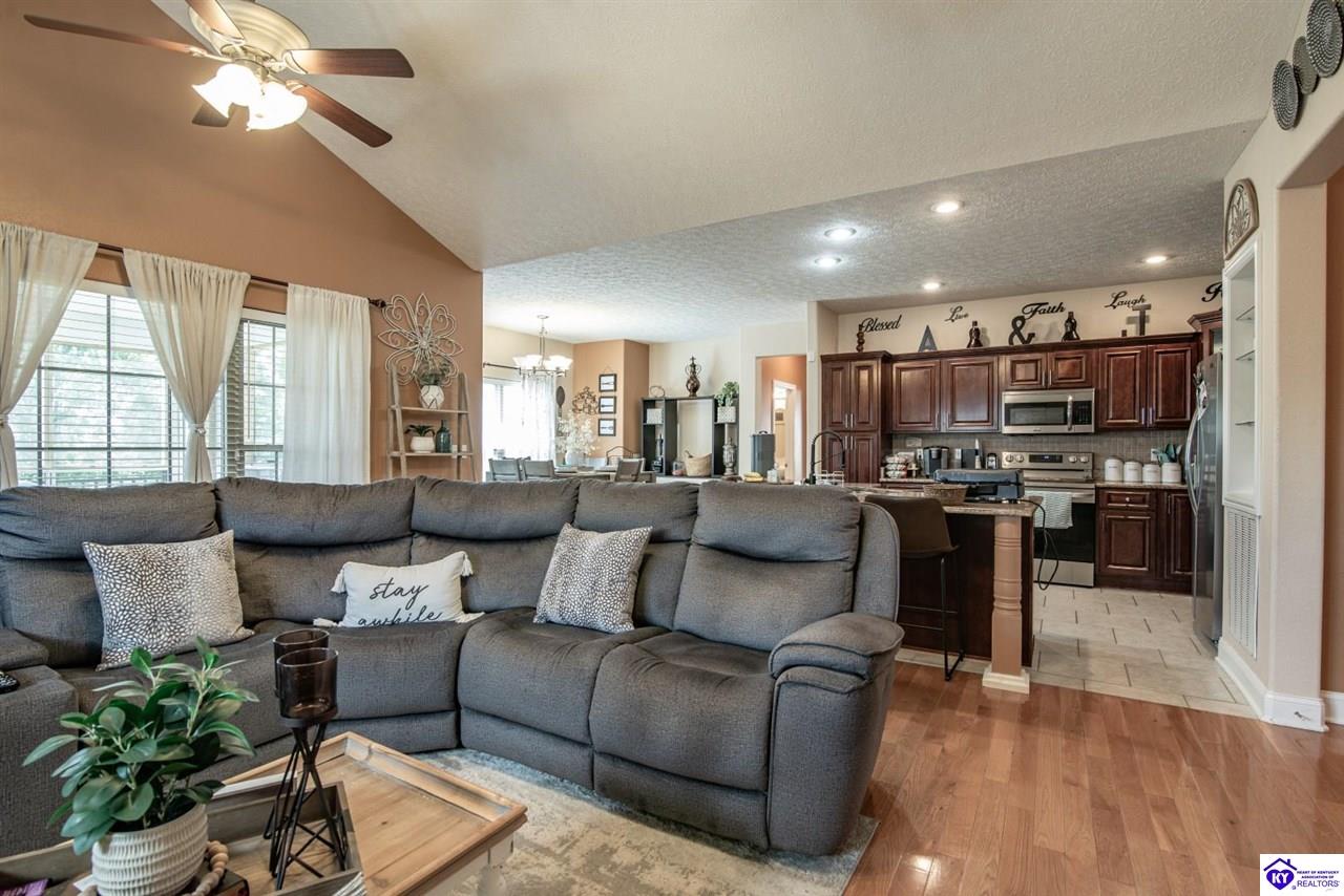 Listing Picture 151 Tuscany Lane Vine Grove, KY 40175 MLS HK25000175