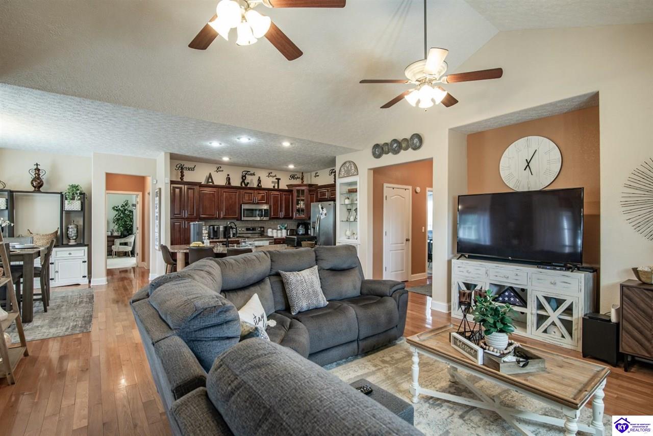 Listing Picture 151 Tuscany Lane Vine Grove, KY 40175 MLS HK25000175