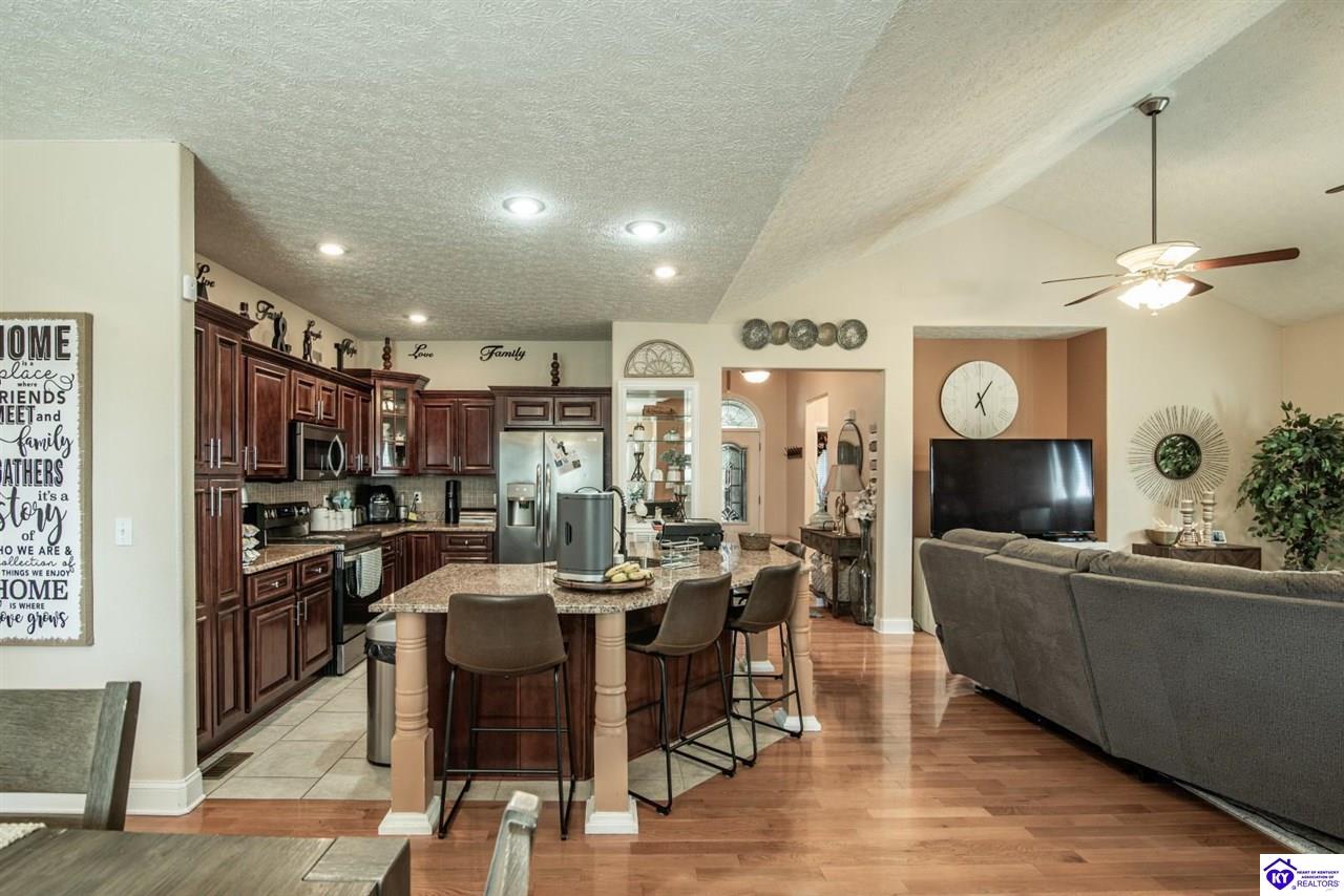 Listing Picture 151 Tuscany Lane Vine Grove, KY 40175 MLS HK25000175