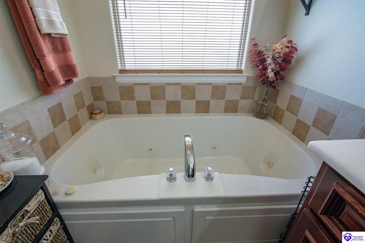 Listing Picture 151 Tuscany Lane Vine Grove, KY 40175 MLS HK25000175