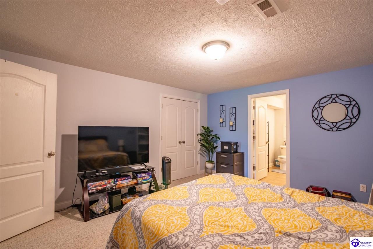 Listing Picture 151 Tuscany Lane Vine Grove, KY 40175 MLS HK25000175