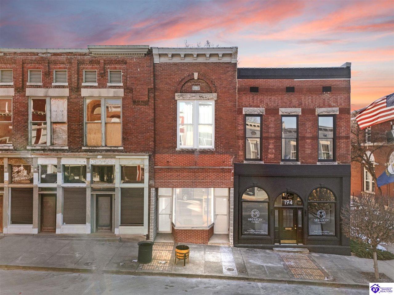 192 S Main StreetVersailles, KY 40383