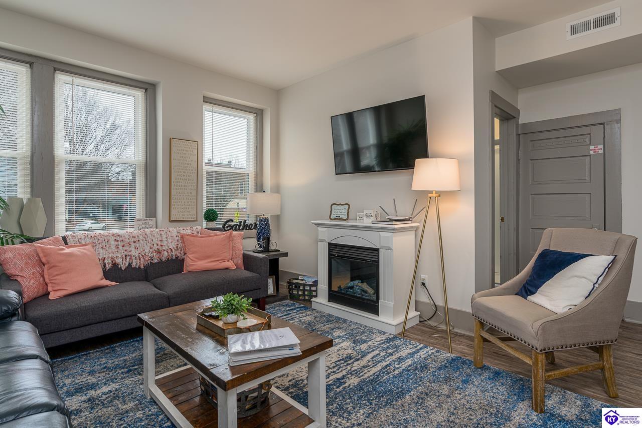 Listing Picture 106 E Public Square Scottsville, KY 42164 MLS HK25000244