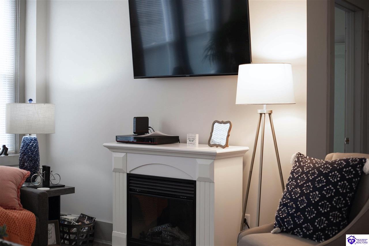 Listing Picture 106 E Public Square Scottsville, KY 42164 MLS HK25000244