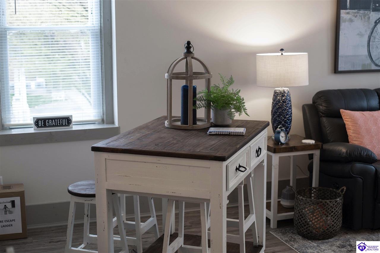 Listing Picture 106 E Public Square Scottsville, KY 42164 MLS HK25000244