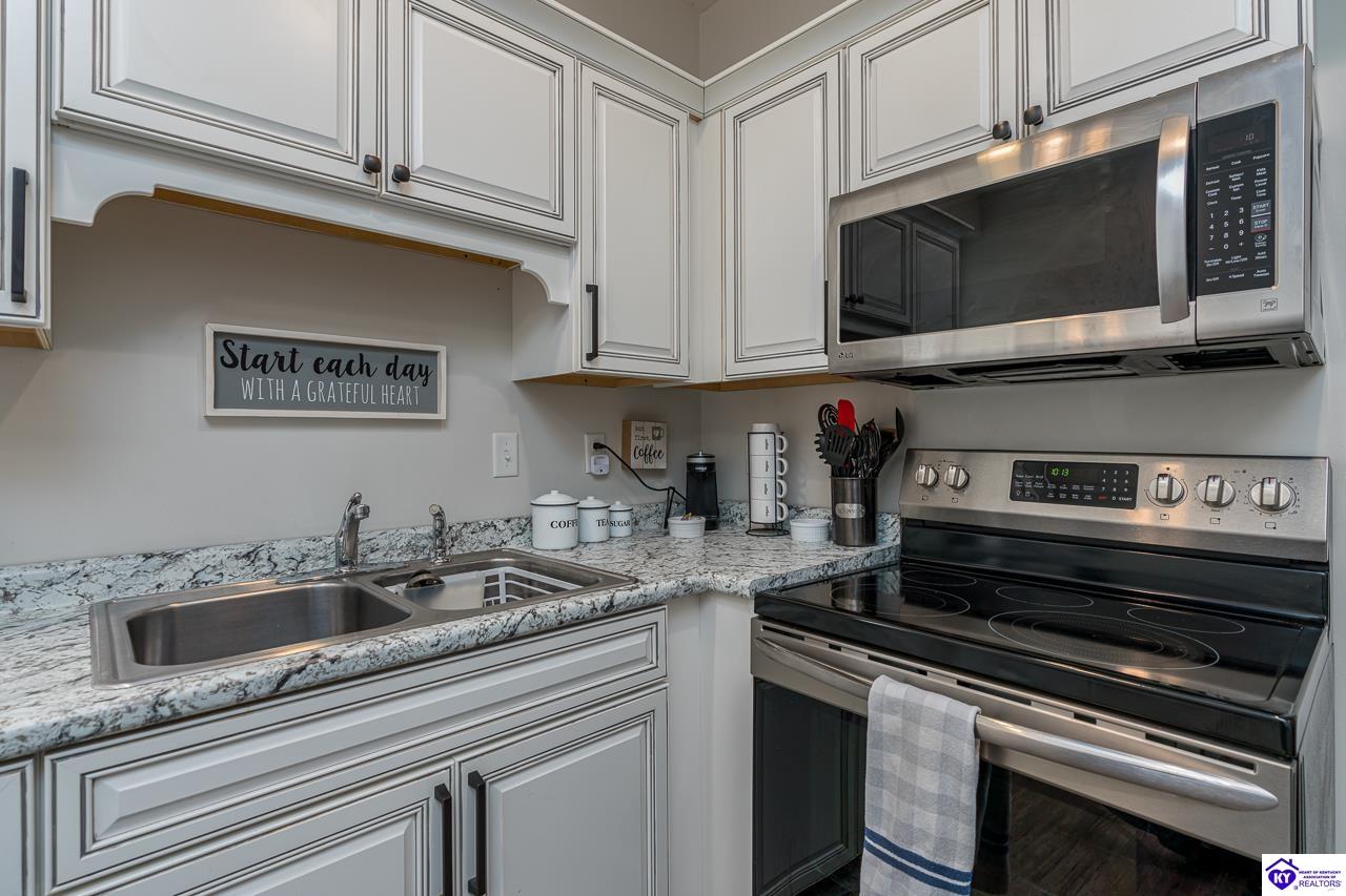 Listing Picture 106 E Public Square Scottsville, KY 42164 MLS HK25000244