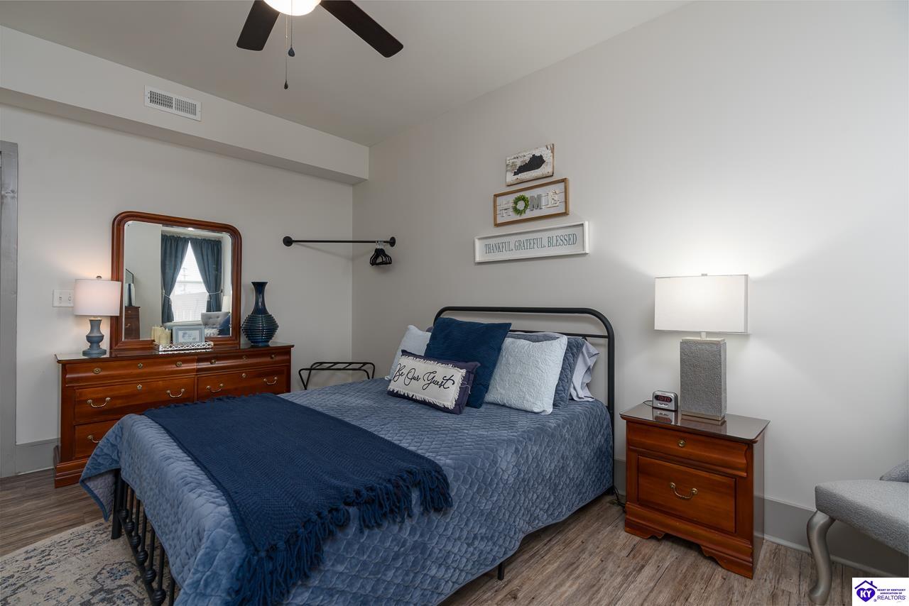 Listing Picture 106 E Public Square Scottsville, KY 42164 MLS HK25000244