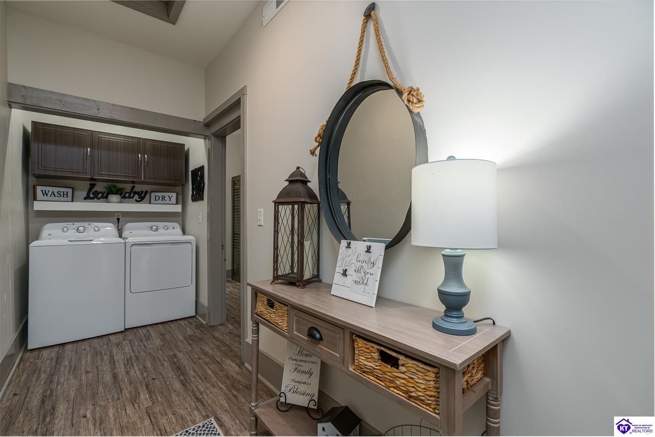 Listing Picture 106 E Public Square Scottsville, KY 42164 MLS HK25000244