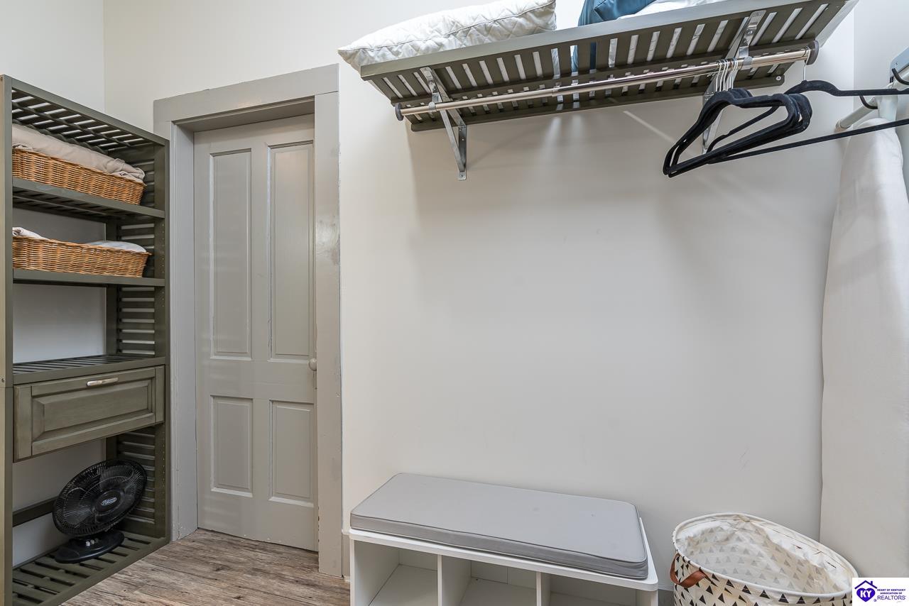 Listing Picture 106 E Public Square Scottsville, KY 42164 MLS HK25000244