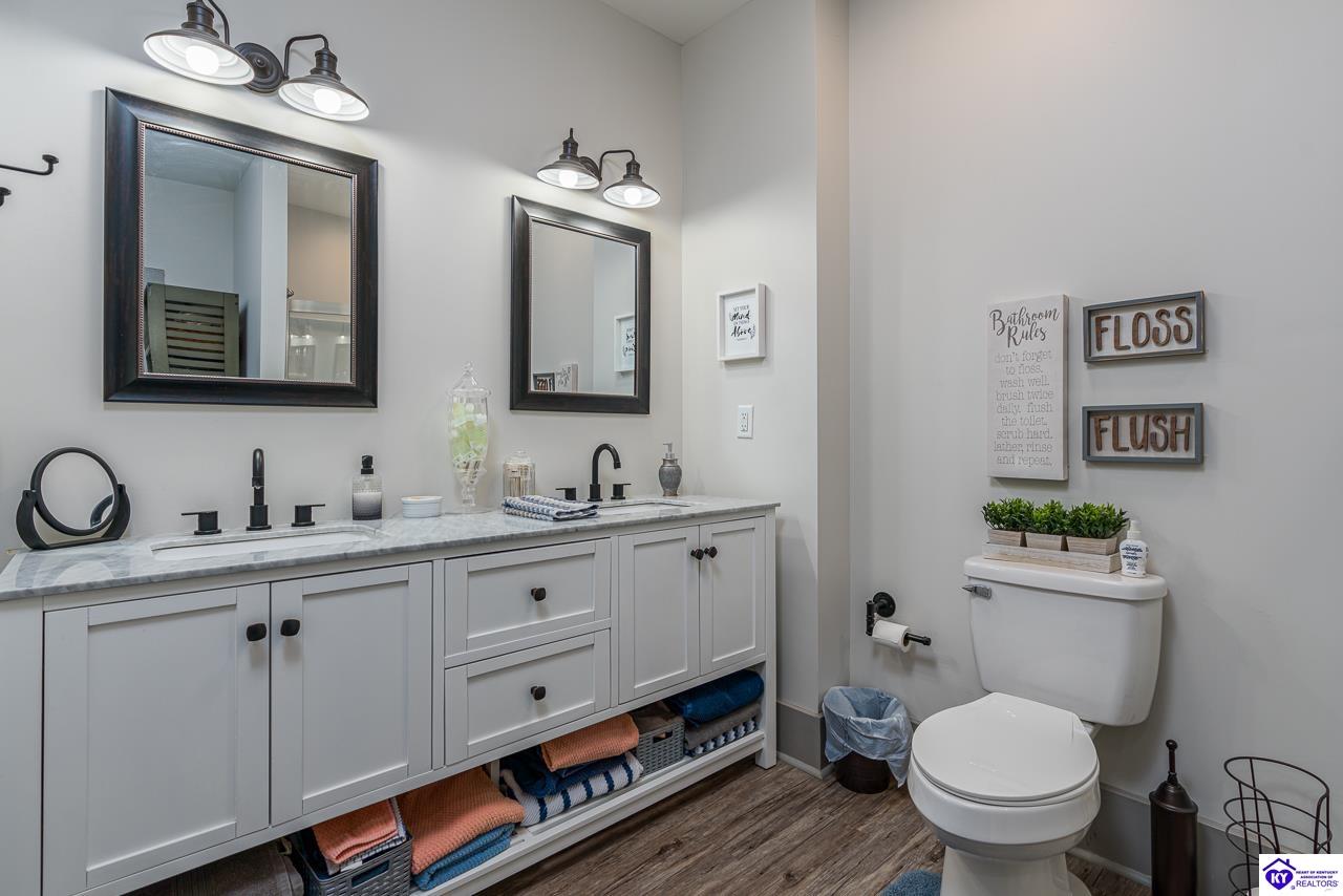 Listing Picture 106 E Public Square Scottsville, KY 42164 MLS HK25000244