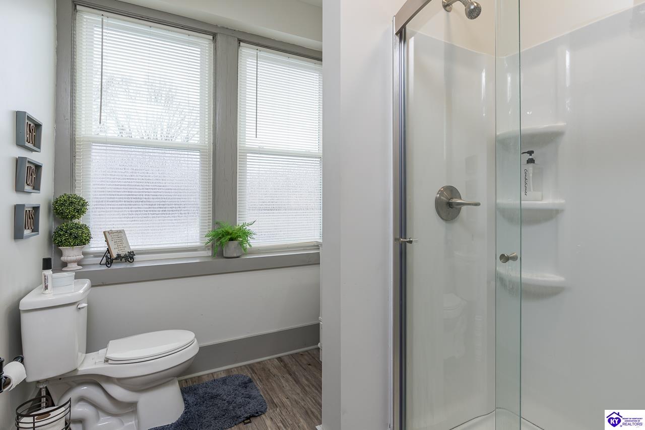 Listing Picture 106 E Public Square Scottsville, KY 42164 MLS HK25000244