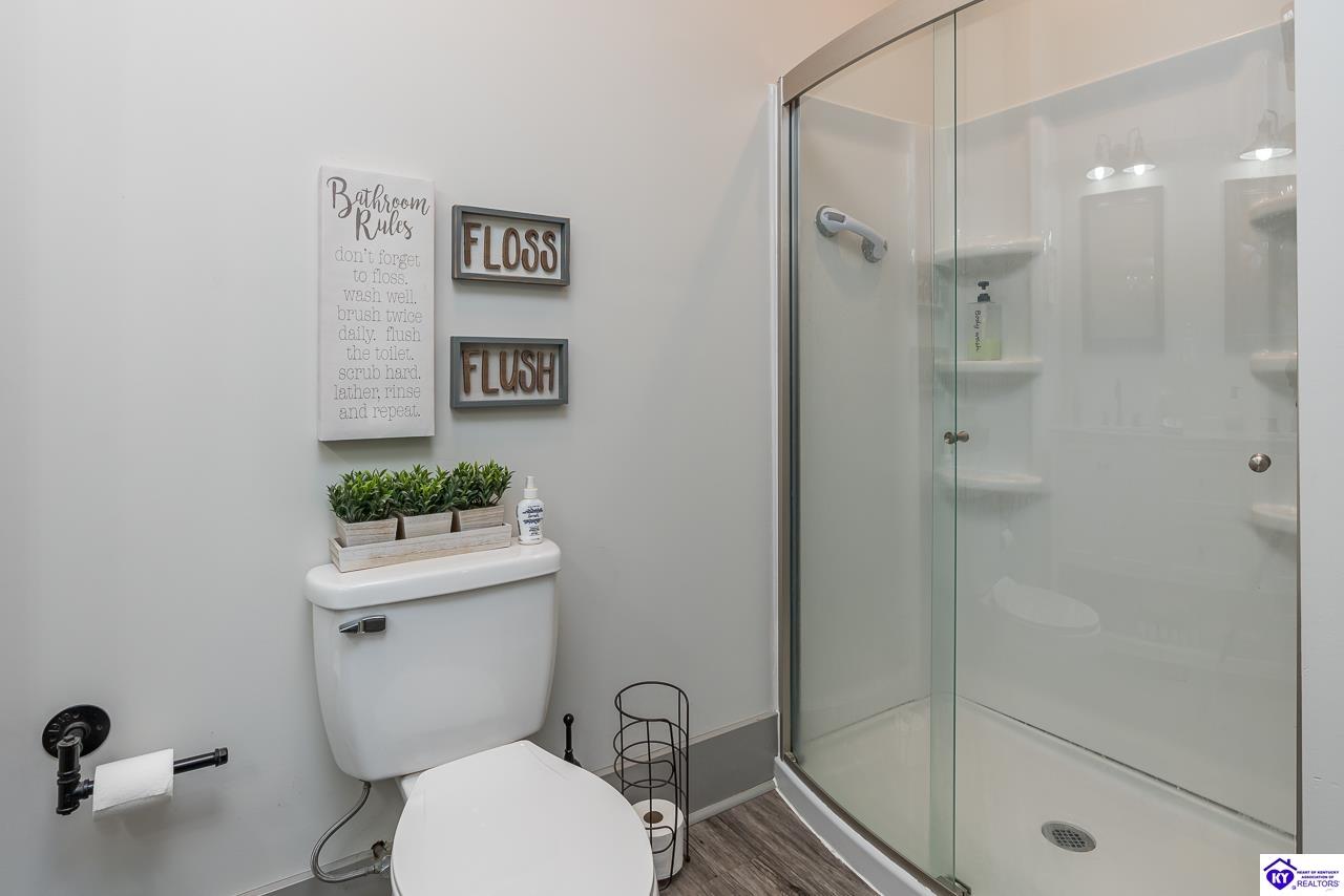 Listing Picture 106 E Public Square Scottsville, KY 42164 MLS HK25000244