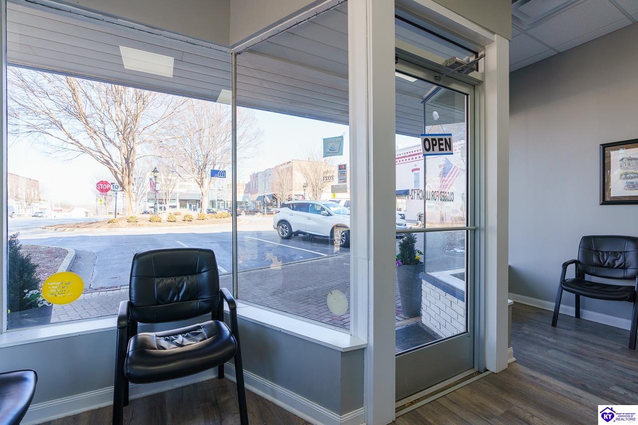 Listing Picture 106 E Public Square Scottsville, KY 42164 MLS HK25000244