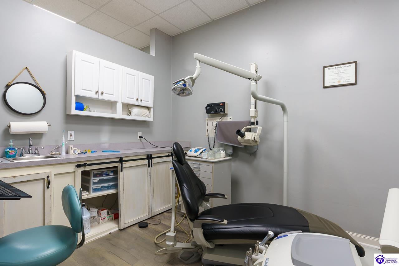 Listing Picture 106 E Public Square Scottsville, KY 42164 MLS HK25000244