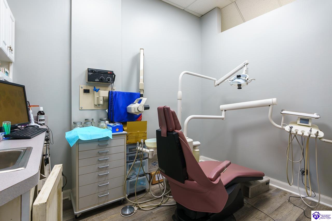 Listing Picture 106 E Public Square Scottsville, KY 42164 MLS HK25000244