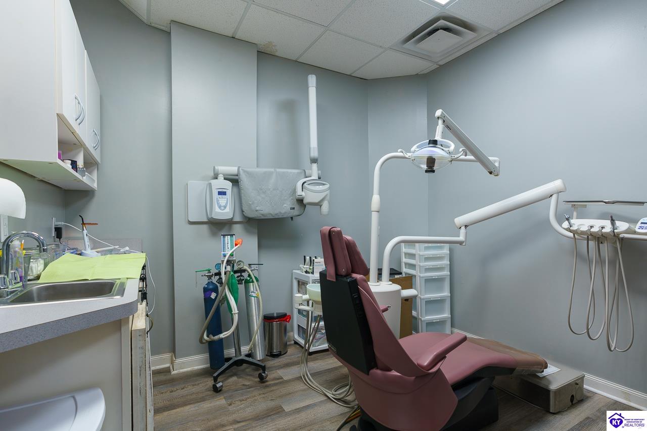 Listing Picture 106 E Public Square Scottsville, KY 42164 MLS HK25000244