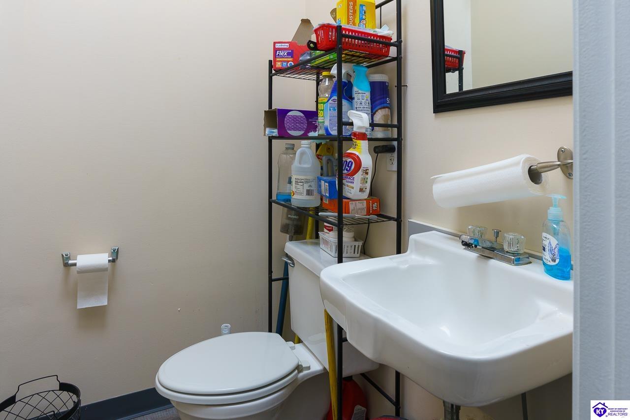 Listing Picture 106 E Public Square Scottsville, KY 42164 MLS HK25000244