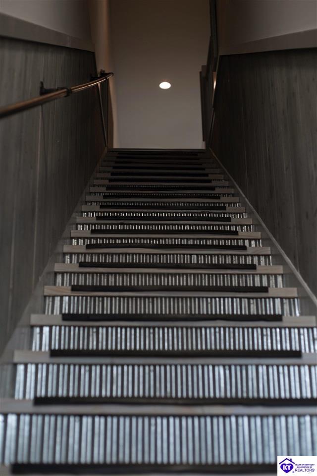 Listing Picture 106 E Public Square Scottsville, KY 42164 MLS HK25000244