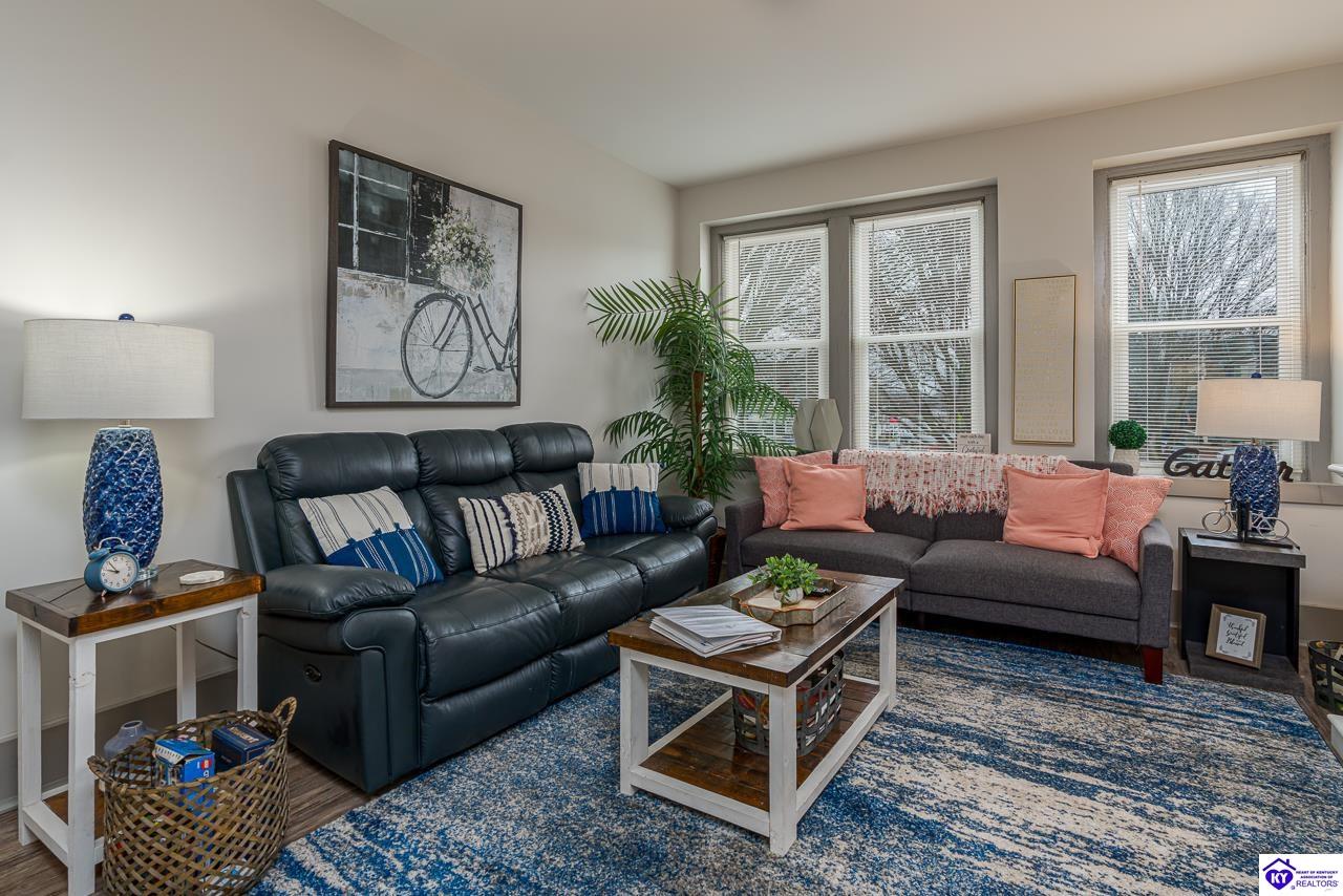 Listing Picture 106 E Public Square Scottsville, KY 42164 MLS HK25000244