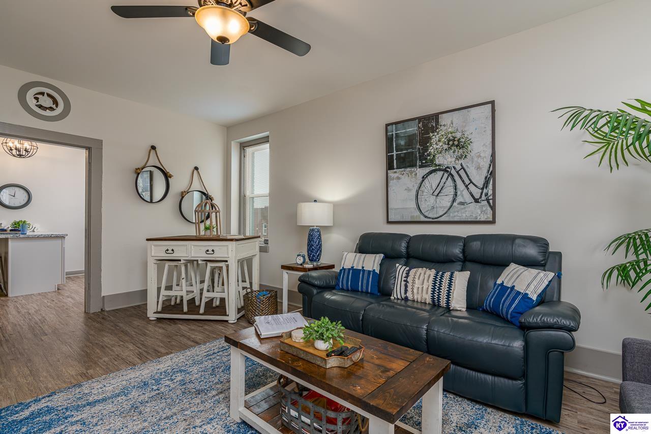 Listing Picture 106 E Public Square Scottsville, KY 42164 MLS HK25000244