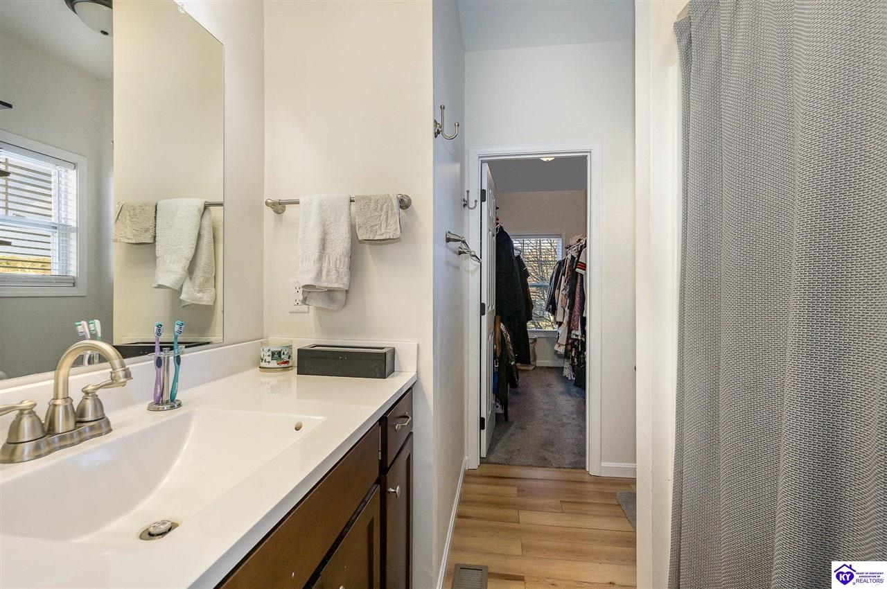 Listing Picture 108 Destin Circle Elizabethtown, KY 42701 MLS HK25000331