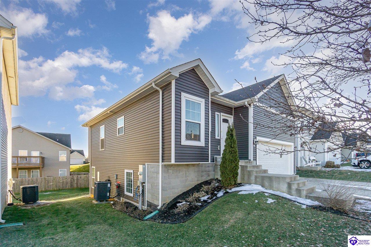 Listing Picture 108 Destin Circle Elizabethtown, KY 42701 MLS HK25000331