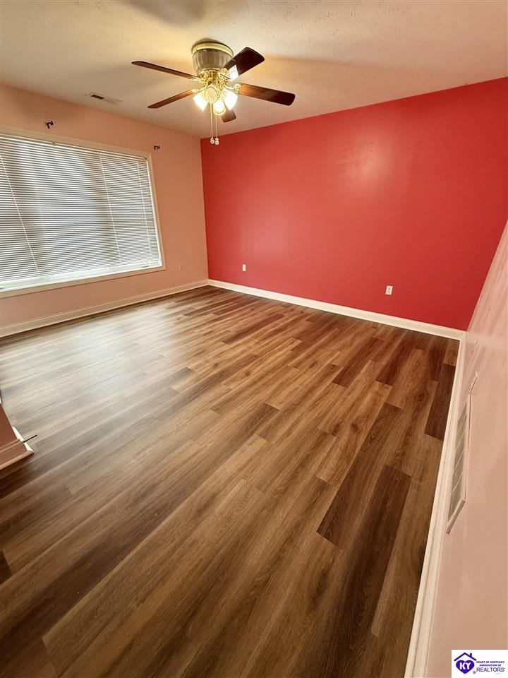 Listing Picture 2136 Crossfield Drive Elizabethtown, KY 42701 MLS HK25000438