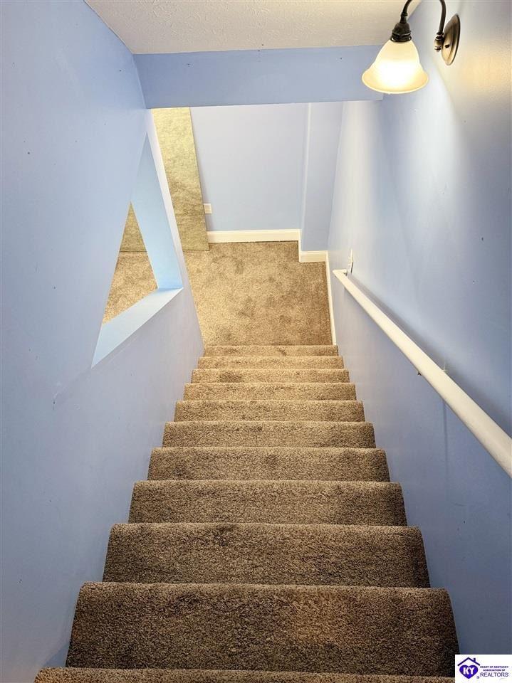 Listing Picture 2136 Crossfield Drive Elizabethtown, KY 42701 MLS HK25000438