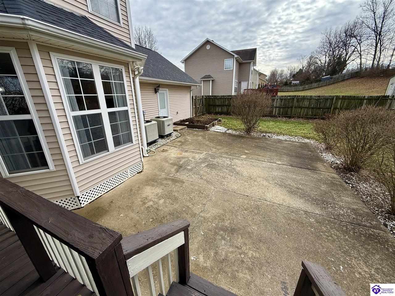 Listing Picture 2136 Crossfield Drive Elizabethtown, KY 42701 MLS HK25000438